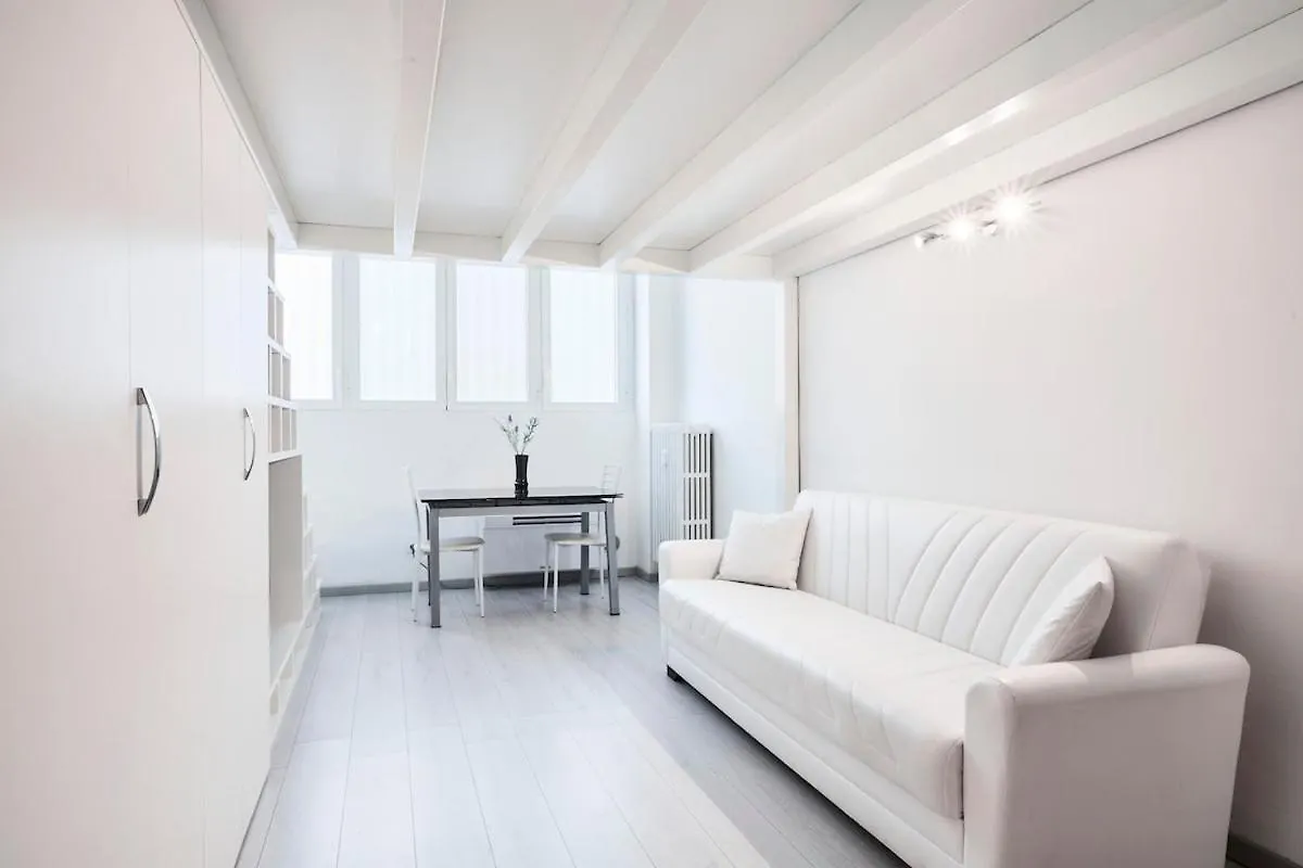Апартаменты Modern Loft In Milan'S Heart 0*, Милан